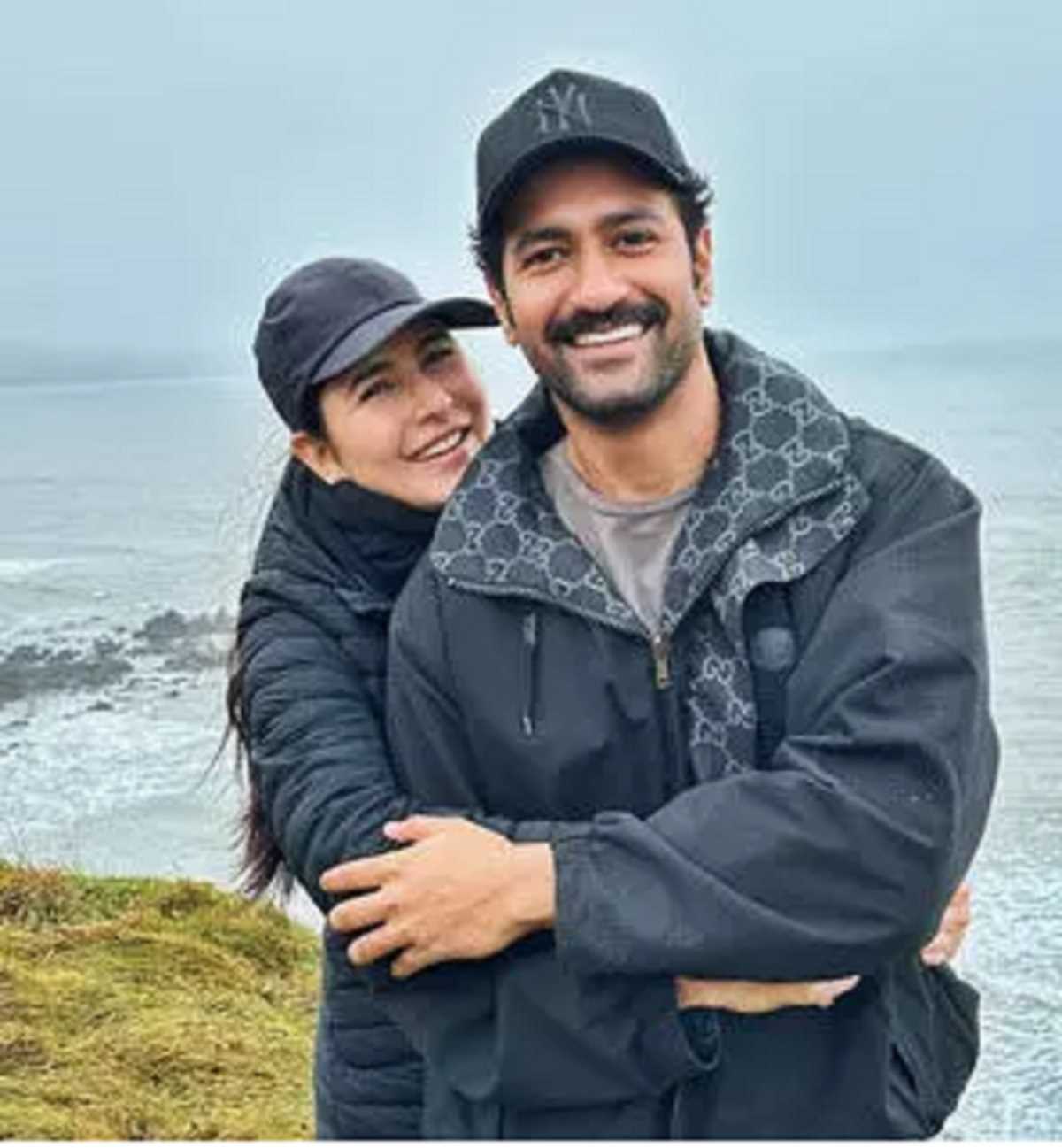 फैमिली संग समंदर किनारे खूबसूरत समय बिताते नजर आए विक्की-कैटरीना